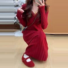 批发蕾丝拼接圣诞红色针织连衣裙子女秋冬2025新款配大衣内搭打底长裙