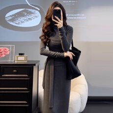 批发韩系挂脖针织连衣裙子女秋冬季2025新款小个子高级感早秋套装长裙