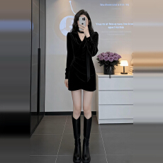 批发法式赫本风黑色丝绒连衣裙女秋<b class='q'>冬</b>2026新款高级感气质收腰包臀短裙