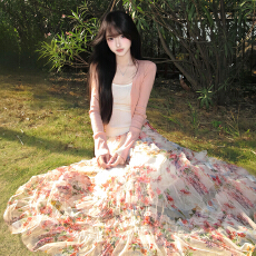 批发独特漂亮2026早春绝美韩女套装粉色针织开衫吊带蛋糕<b class='q'>碎花</b>裙三件套