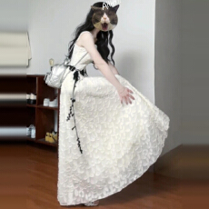 批发法式气质<b class='q'>白色</b>吊带连衣裙女早春2026新款巨好看穿搭一整套<b class='q'>长裙</b>套装