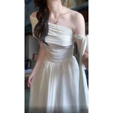 法式斜肩一字肩白色连衣裙子女夏季2026新款巨好看度假风气质长裙