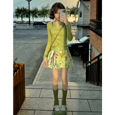 批发2026新款超火初夏独特漂亮绿色连衣裙子<b class='q'>女</b>多巴胺穿搭碎花短裙套装