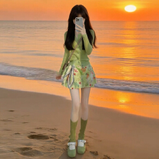 批发2026新款超火初夏独特漂亮绿色连衣裙子<b class='q'>女</b>多巴胺穿搭碎花短裙套装