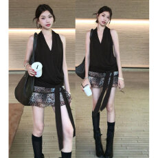 批发法式气质黑色挂脖连衣裙<b class='q'>女</b>夏季2026新款巨好看穿搭一整套短裙套装