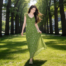 批发绿色小飞袖吊带连衣裙子女夏季2026<b class='q'>新款</b>绝美漂亮海边度假穿搭<b class='q'>长裙</b>