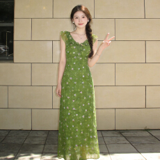 批发绿色小飞袖吊带连衣裙子女夏季2026<b class='q'>新款</b>绝美漂亮海边度假穿搭<b class='q'>长裙</b>
