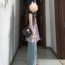 批发紫色挂脖<b class='q'>碎花</b>连衣裙子女夏2026新款法式海边度假绝美露背吊带<b class='q'>短裙</b>