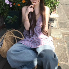 批发紫色挂脖<b class='q'>碎花</b>连衣裙子女夏2026新款法式海边度假绝美露背吊带<b class='q'>短裙</b>