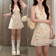 批发海边度假挂脖吊带<b class='q'>碎花</b>连衣裙子女夏季2026新款法式小个子掐腰<b class='q'>短裙</b>
