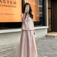 批发法式气质粉色背心<b class='q'>连衣裙</b>女夏季2026新款巨好看穿搭一整套长裙套装