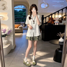 批发巨好看ootd穿搭一整套2026新款衬衫上衣女夏季绿色<b class='q'>碎花</b>裙<b class='q'>裤</b>子套装