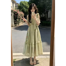 批发法式气质绿色<b class='q'>连衣裙</b>子夏季2026新款露肩蝴蝶结绑带巨好看绝美长裙