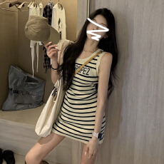 批发2026新款韩系条纹撞色无袖吊带连衣裙子女夏季高级感<b class='q'>修身</b>包臀短裙
