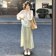 批发夏季2026新款<b class='q'>泡泡袖</b>防晒衬衫绿色半身裙子套装女巨好看穿搭一整套