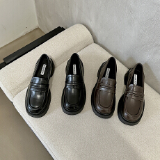 批发英伦风小皮鞋女鞋子2026年秋冬新款一脚蹬<b class='q'>简约</b>百搭厚底乐福单鞋女