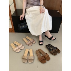 批发韩式一字拖女<b class='q'>夏</b>外穿2026新款坡跟拖鞋沙滩鞋百搭女鞋子法式小凉拖