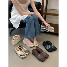 批发坡跟厚底透明带一字拖鞋外穿女鞋2026年<b class='q'>夏</b>季配裙子小个子增高凉拖