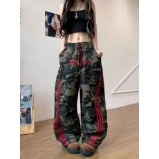 批发华棉复合刺绣辣妹红色字母迷彩裤女条纹弯刀休闲裤爵士舞裤子