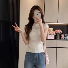 批发别致夏季法式圆领镂空t恤<b class='q'>女士</b>高级感冰丝针织短袖不规则修身上衣