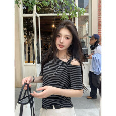 批发露肩短袖t恤女夏季新款辣妹气质修身百搭复古黑条纹显瘦上衣