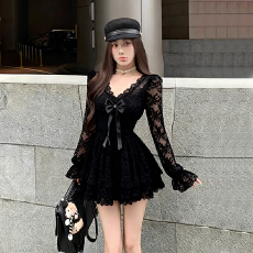 批发实拍黛尔可可纯欲短裙显瘦甜美蕾丝设计感<b class='q'>V领</b>蝴蝶结<b class='q'>连衣裙</b>