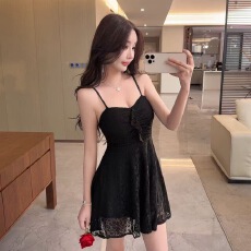 批发实拍2026夏季新款蕾丝连衣裙流苏拼接大摆吊带裙