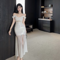 批发实拍新款2026夏季新款低胸露肩吊带长款开叉打底<b class='q'>连衣裙</b>