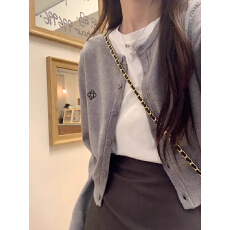 批发2025秋季短款宽松灰色<b class='q'>开衫</b><b class='q'>女</b>设计感刺绣薄款毛衣针织外套韩系上衣