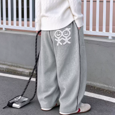 批发2026秋冬新款男童韩版运动休闲小人绣花卫裤宝宝小童洋气直筒长裤