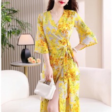 批发亏本<b class='q'>清仓</b> 三亚旅游穿搭沙滩裙女2025新款一片式海边度假<b class='q'>连衣裙</b>