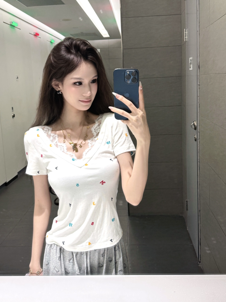 FA32022# 韩系学院风简约印花V领蕾丝边T恤女甜美百搭显瘦设计正肩上衣 服裝批發女裝批發服飾貨源