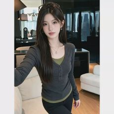 批发女装秋季<b class='q'>V领</b>撞色假两件长袖T恤巨好看上衣女 早秋新款 轻熟风