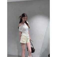 批发不规则镂空短袖衫女新款<b class='q'>夏季</b>巨好看露肩斜百搭时尚显瘦