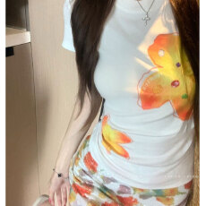 批发辣妹正肩短袖女夏季穿搭花朵<b class='q'>印花</b>收腰t恤修身显瘦多巴胺上衣