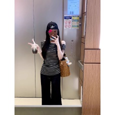 批发<b class='q'>韩</b>系松弛感穿搭斜肩条纹短袖t恤女夏季独特别致通勤绝美薄款上