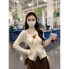 批发拼接<b class='q'>v领</b>花朵衫女士秋季新款修身显瘦百搭气质长袖上衣