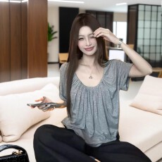 灰色褶皱U型正肩短袖t恤女韩系高级感百搭显瘦别致上衣潮