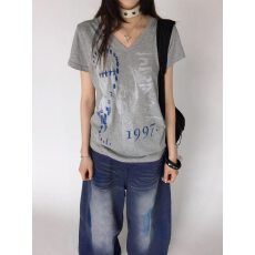 批发美式复古做旧<b class='q'>印花</b>v领短袖T恤女夏新款百搭时尚显瘦气质