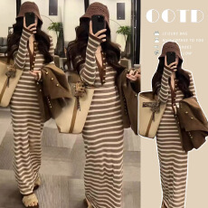 孕妇撞色条纹V领长袖打底针织连衣裙秋冬配大衣修身包臀气质长裙