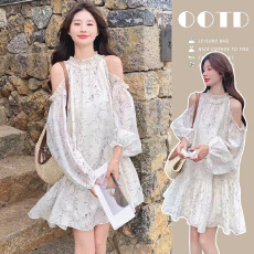 批发露肩碎花连衣裙女夏季2026新款气质温柔清冷感度假风宽松显瘦裙子