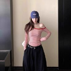 批发已发货 粉色条纹斜肩长袖<b class='q'>T</b><b class='q'>恤</b>女装打底辣妹纯欲风露肩上衣