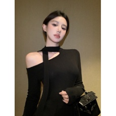 批发已发货 纯欲挂脖飘带设计感欧货上衣女斜肩性感安哥拉红绝美<b class='q'>T</b><b class='q'>恤</b>