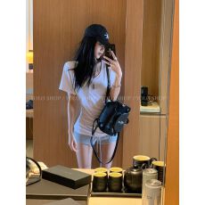 批发已出货 纯欲V领百搭白色短袖2026夏季新款正肩内搭T恤打底衫上衣