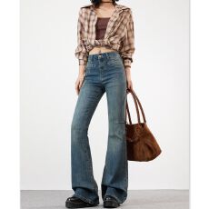 批发设计感休闲通勤铆钉<b class='q'>微喇</b>叭<b class='q'>牛仔裤</b>女春秋季新款显瘦时尚<b class='q'>微喇</b><b class='q'>牛仔裤</b>