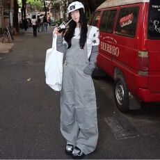 批发美式街头复古宽松工装灰色<b class='q'>牛仔</b>背带裤夏季新款直筒情侣<b class='q'>连体裤</b>ins