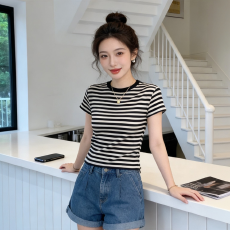 批发黑白条纹正肩圆领短袖t恤女夏季纯棉设计感小众修身显瘦短款上衣
