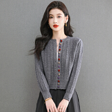 批发2026春<b class='q'>秋</b>新款圆领针织羊毛开衫女时尚减龄显瘦百搭短款毛衣小外搭