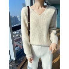 批发冬季新款V领元宝针羊绒衫套头毛衣女宽松慵懒羊毛衫纯色针织打底