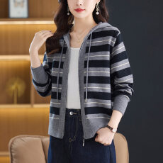 批发女士条纹连帽卫衣短<b class='q'>外套</b>春秋季2026新款爆款中年<b class='q'>妈妈</b>针织开衫上衣